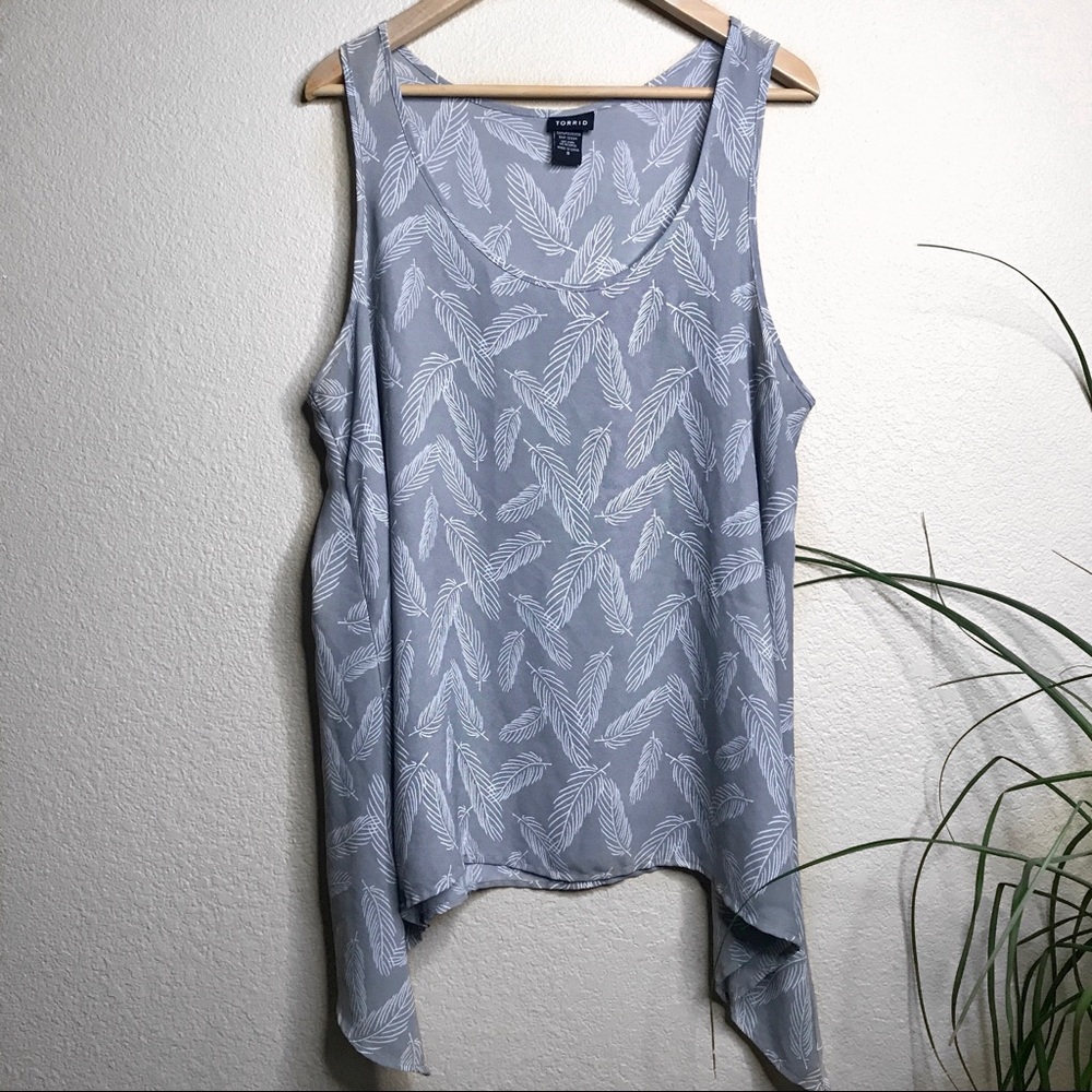 Torrid gray feather print tank top H8
